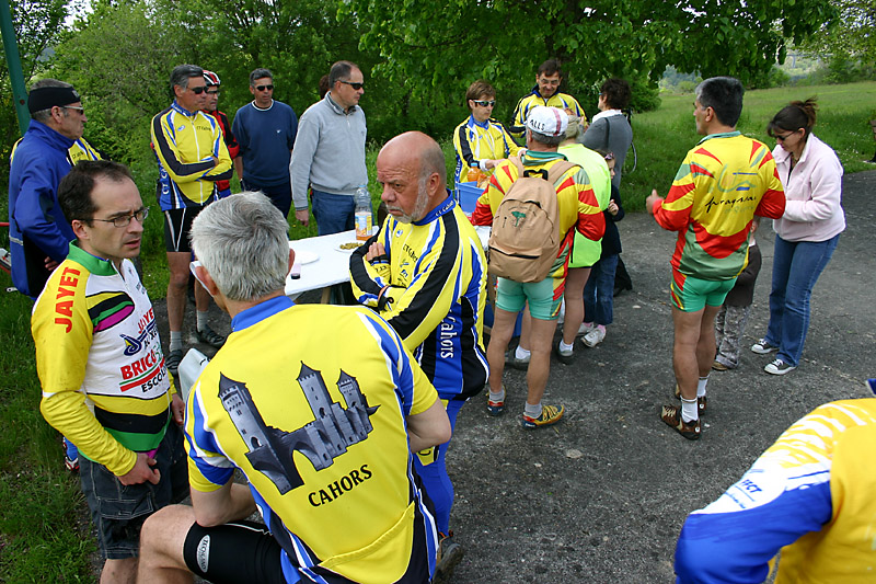 jcb_2009_26_apéritif au mont-St-Cyr.jpg